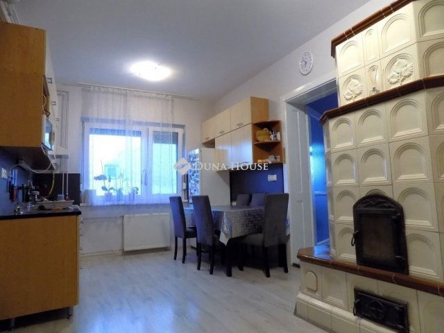 Eladó ikerház, Debrecenben 92.9 M Ft, 4 szobás