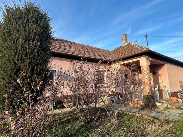 Eladó családi ház, Szárföldön 45 M Ft, 3+1 szobás