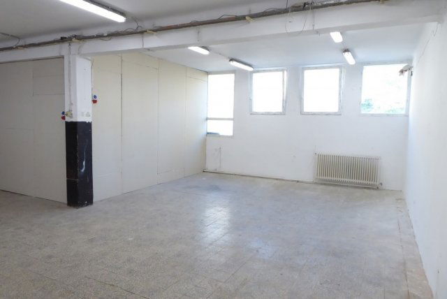 Kiadó ipari ingatlan, Pécsett, Északmegyer dűlőn 111 E Ft / hó