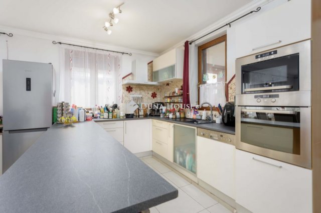 Eladó családi ház, Öttevényen 134.9 M Ft, 6 szobás