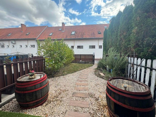 Eladó ikerház, Bogádon 51.9 M Ft, 3 szobás