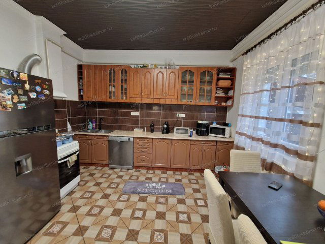 Eladó családi ház, Jászkisérén 31.5 M Ft, 3+1 szobás