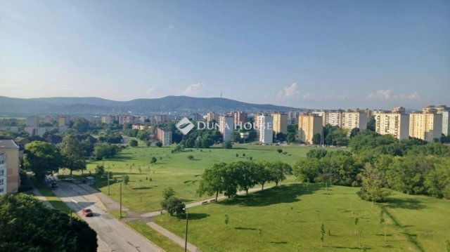 Eladó panellakás, Pécsett 46.99 M Ft, 4 szobás