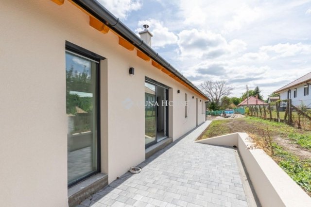 Eladó családi ház, Pencen 94.9 M Ft, 3 szobás