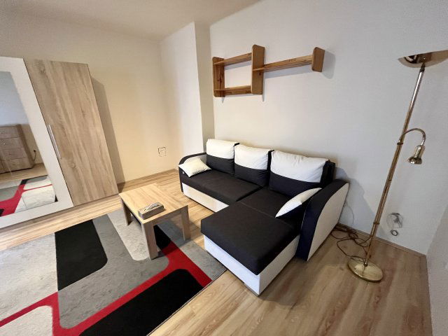 Kiadó téglalakás, albérlet, Pécsett, Király utcában, 1 szobás