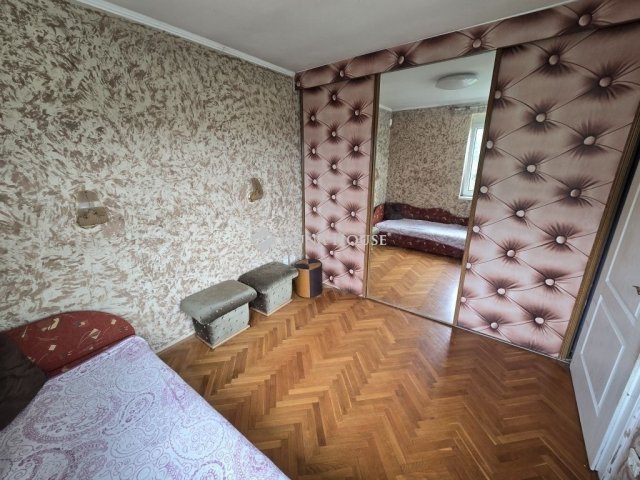 Eladó családi ház, Székesfehérvárott 299.991 M Ft, 9 szobás