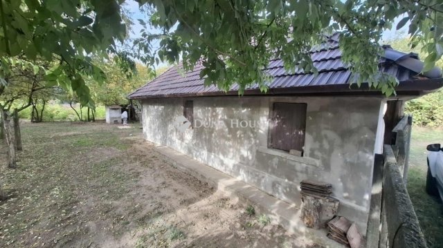 Eladó családi ház, Pilisen 15.5 M Ft, 2 szobás