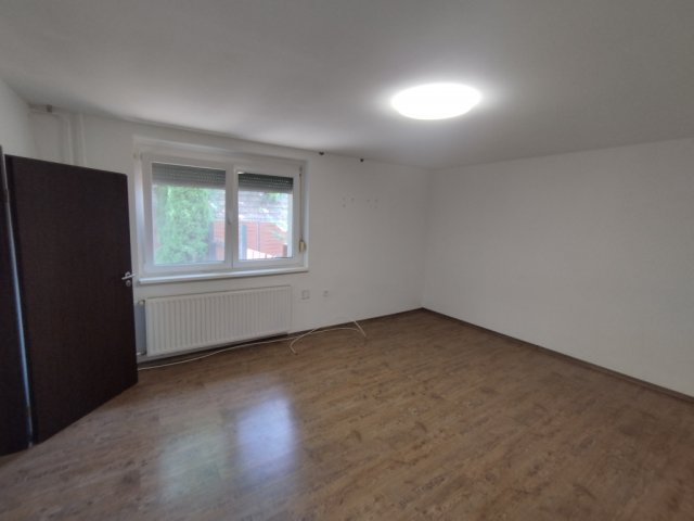 Eladó családi ház, Tatabányán 54.99 M Ft, 4 szobás