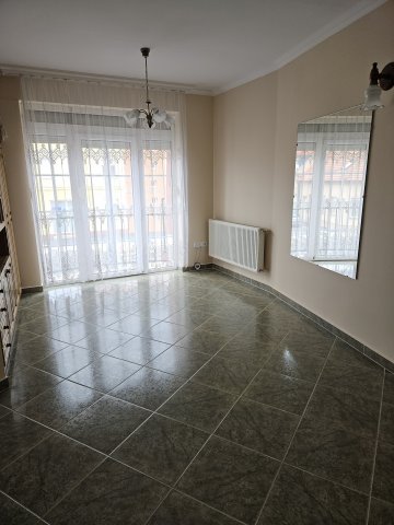 Kiadó téglalakás, albérlet, Pápán 140 E Ft / hó, 1+2 szobás