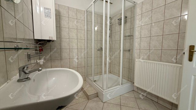 Eladó téglalakás, Sopronban 42.5 M Ft, 2 szobás