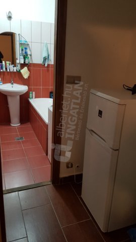 Kiadó téglalakás, albérlet, VI. kerületben, Bajza utcában