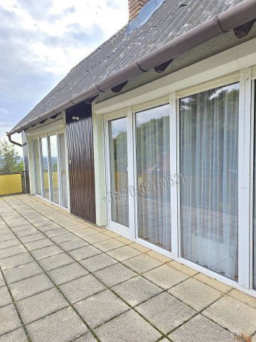 Eladó családi ház, Pécsett 185 M Ft, 7 szobás