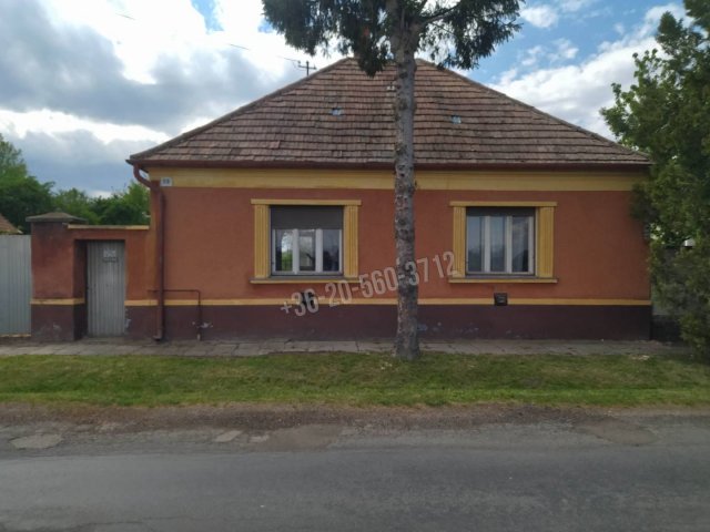 Eladó családi ház, Egyházaskeszőn 14.95 M Ft, 2 szobás