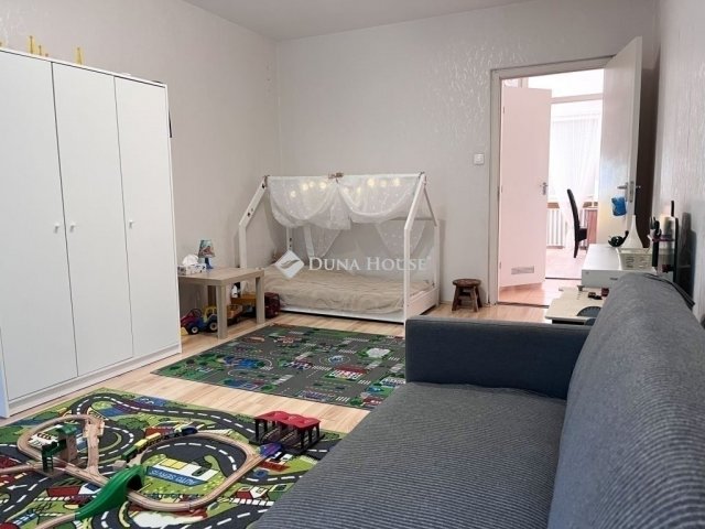 Eladó panellakás, Pécsett 44.49 M Ft, 2 szobás