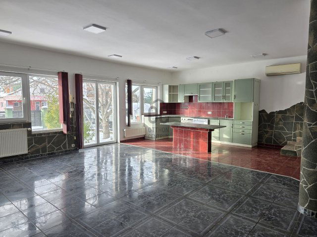 Eladó családi ház, Szigethalmon 119 M Ft, 6 szobás