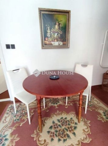 Eladó téglalakás, Pécsett 97.2 M Ft, 3 szobás