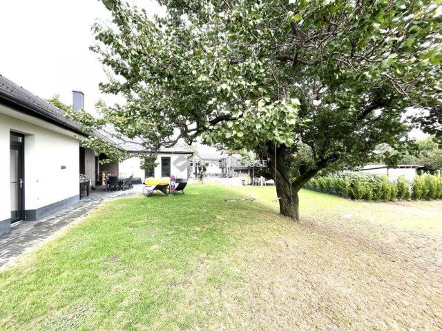 Eladó családi ház, Pécsett 149 M Ft, 5 szobás