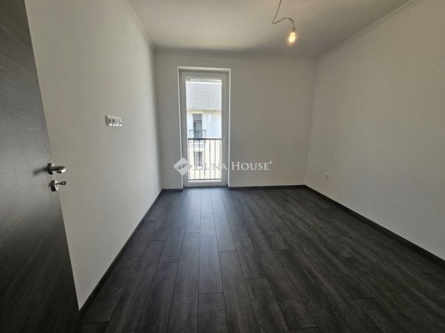 Eladó téglalakás, Mendén 79.9 M Ft, 4 szobás
