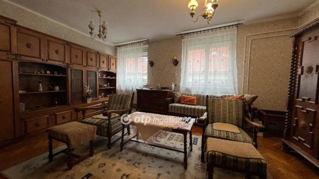 Eladó téglalakás, Egerben 79.9 M Ft, 1+2 szobás