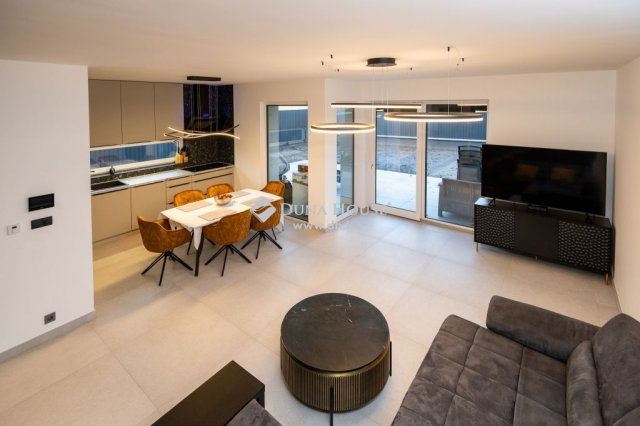 Eladó ikerház, Debrecenben 237 M Ft, 6 szobás