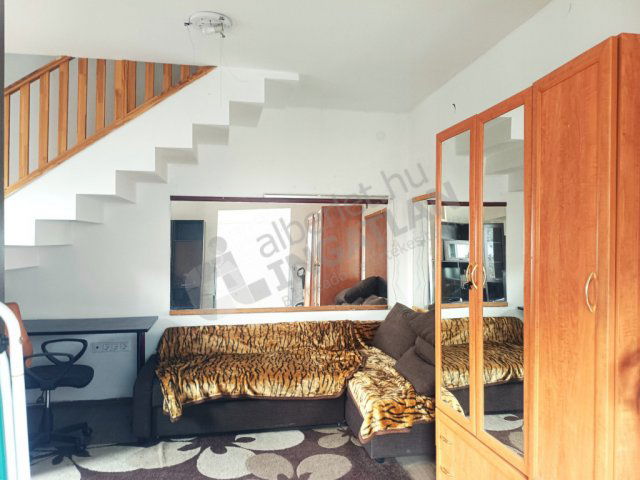 Kiadó családi ház, albérlet, XV. kerületben, Molnár Viktor utcában