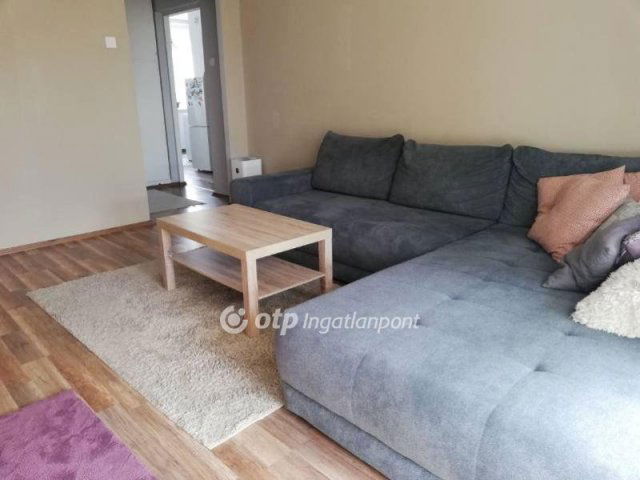 Eladó panellakás, Szigetszentmiklóson 61.9 M Ft, 1+2 szobás