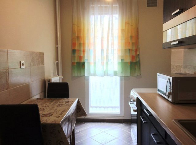 Kiadó panellakás, albérlet, Pécsett, Stadion utcában, 2 szobás