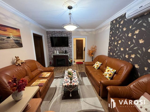 Eladó panellakás, Debrecenben 68.9 M Ft, 3 szobás