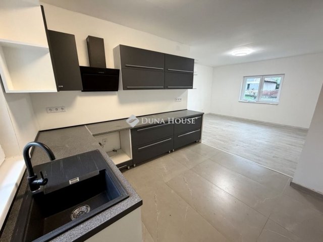 Eladó családi ház, Előszálláson 65 M Ft, 3 szobás