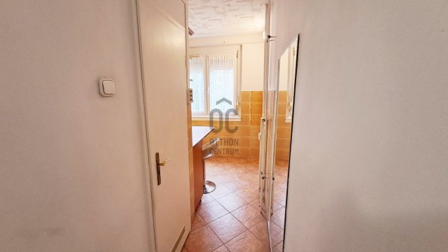 Eladó panellakás, Kecskeméten 37.9 M Ft, 1 szobás