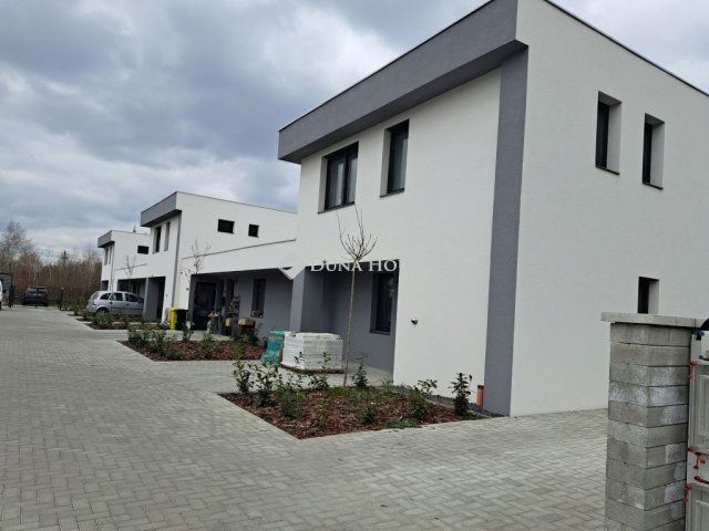 Eladó sorház, Ajkán 81.9 M Ft, 5 szobás / költözzbe.hu