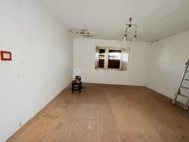 Eladó családi ház, Rábatamásin 21.99 M Ft, 2 szobás