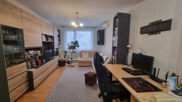 Eladó panellakás, Veszprémben 60.9 M Ft, 3 szobás