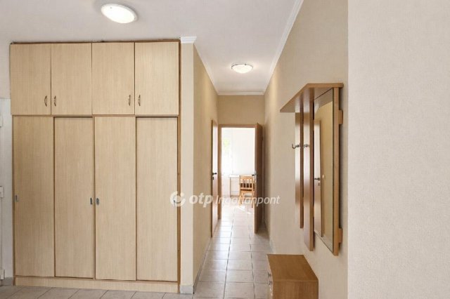 Eladó téglalakás, Szigetszentmiklóson 48.9 M Ft, 1 szobás