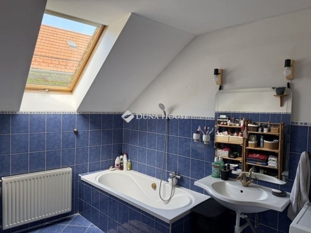 Eladó téglalakás, Pécsett 84.9 M Ft, 5 szobás