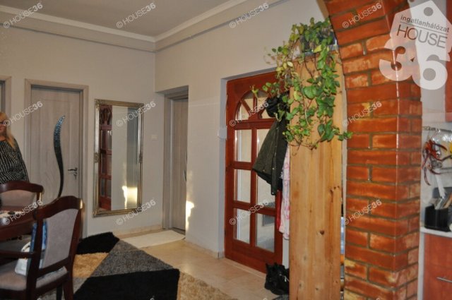 Eladó családi ház, Nyárlőrincen 69.9 M Ft, 3 szobás