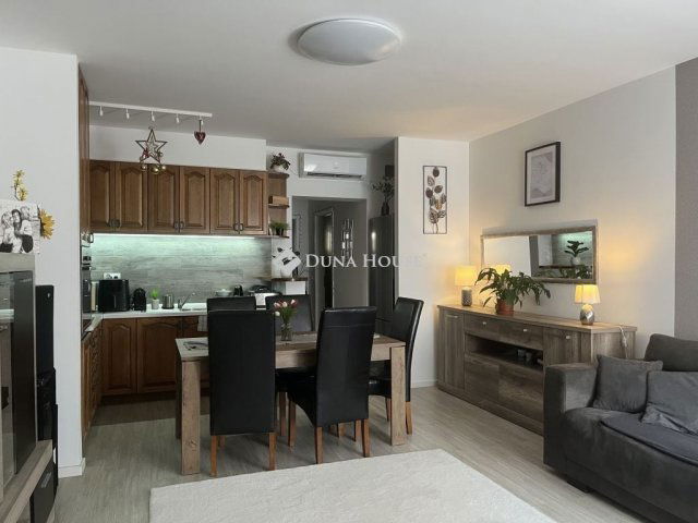 Eladó téglalakás, Százhalombattán 68 M Ft, 3 szobás