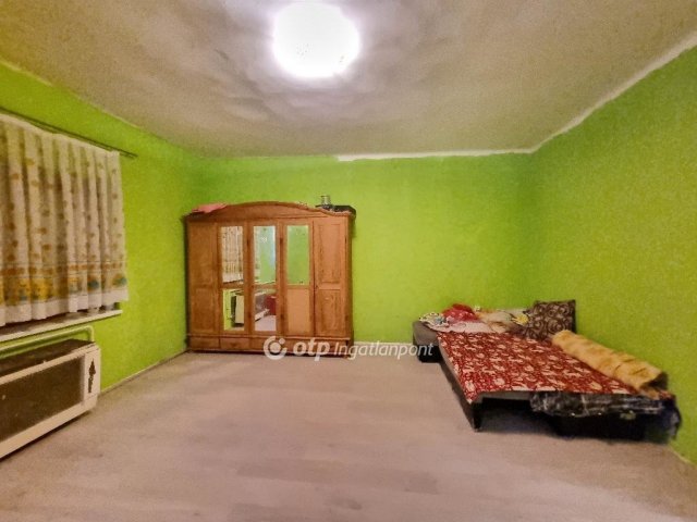 Eladó családi ház, Pápán 21.99 M Ft, 2 szobás