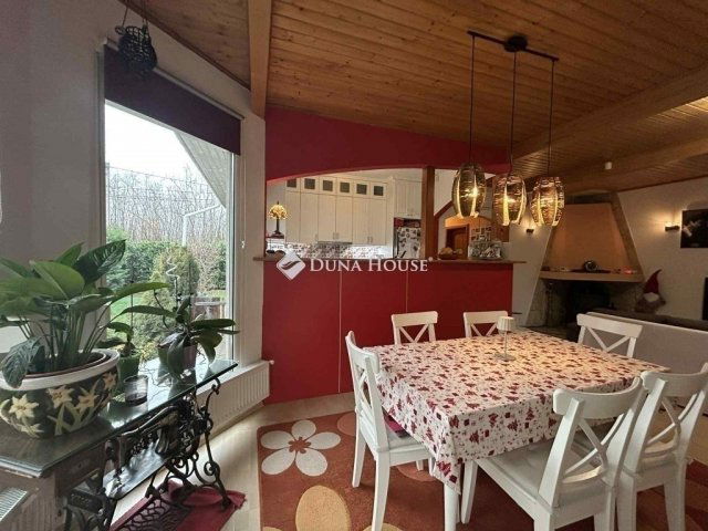 Eladó családi ház, Vecsésen 144.9 M Ft, 4 szobás