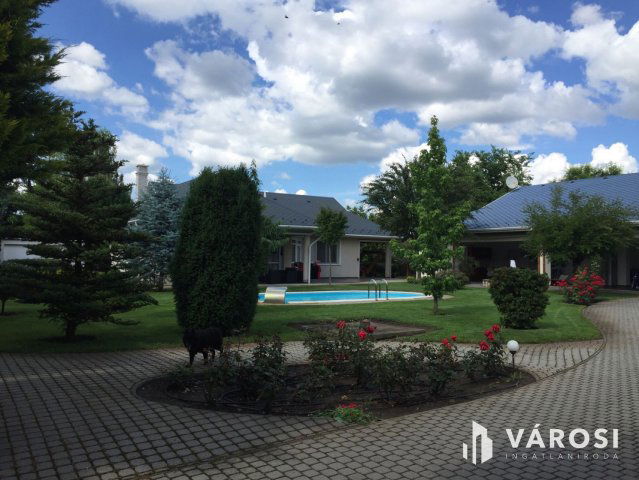 Eladó családi ház, Debrecenben 560 M Ft, 8 szobás