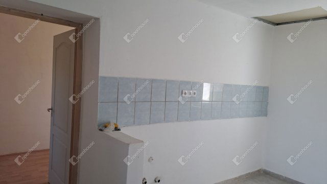 Eladó családi ház, Baksán 10 M Ft, 2 szobás