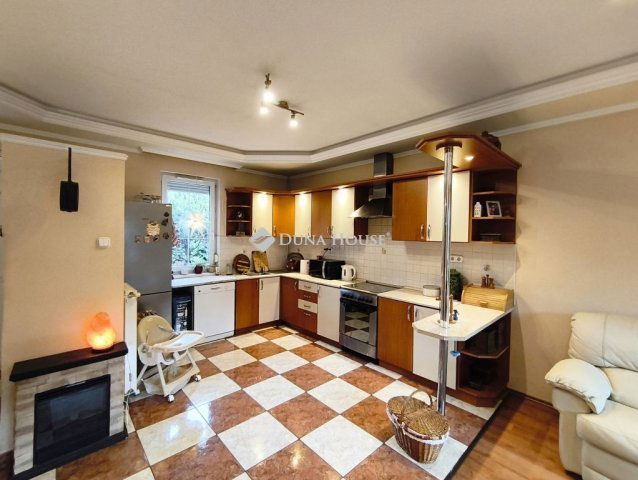 Eladó családi ház, Dunakeszin 178 M Ft, 4 szobás