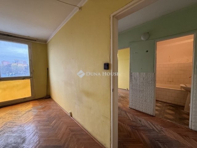 Eladó panellakás, Pécsett 31.9 M Ft, 2 szobás