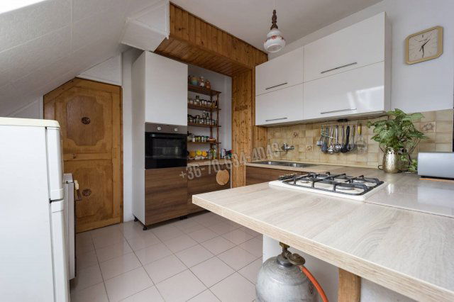 Eladó családi ház, Diósjenőn 98 M Ft, 11 szobás