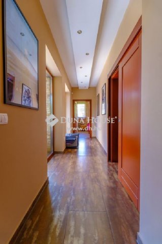 Eladó családi ház, Vecsésen 299.9 M Ft, 4 szobás
