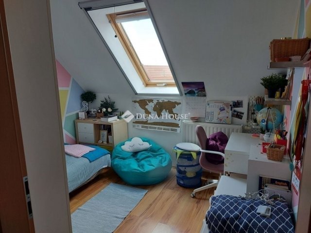 Eladó téglalakás, Sukorón 94.5 M Ft, 3 szobás