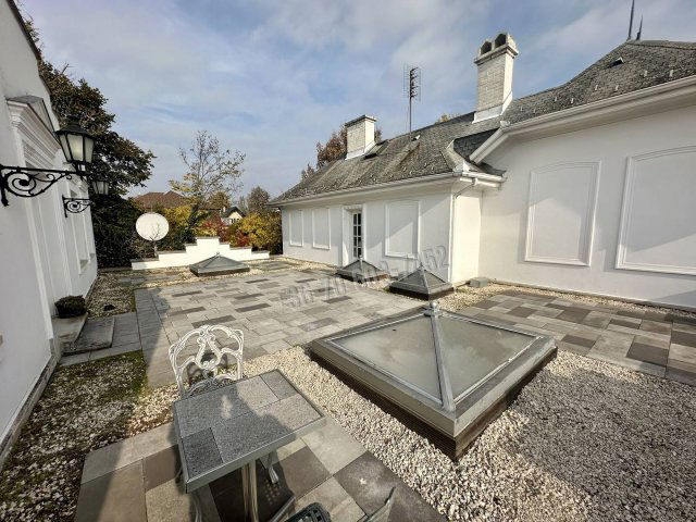 Eladó családi ház, Sződligeten 180 M Ft, 7 szobás