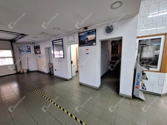 Eladó családi ház, Ajkán 229 M Ft, 2 szobás