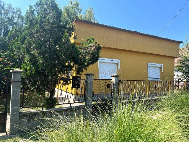 Eladó családi ház, Szigetszentmártonban 57.5 M Ft, 2 szobás