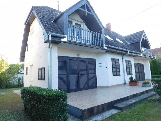 Eladó nyaraló, Szántódon 199 M Ft, 8+4 szobás
